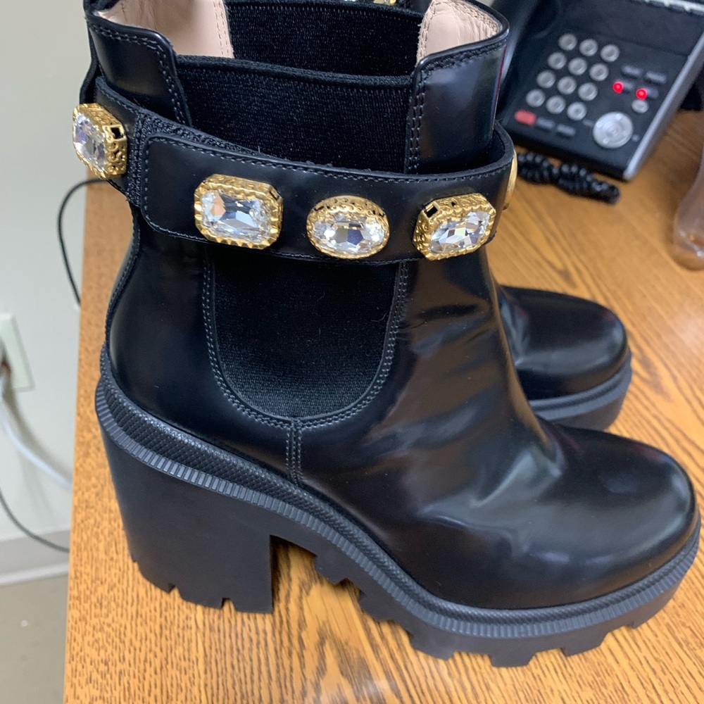 Gucci leather ankle boot with belt no box
